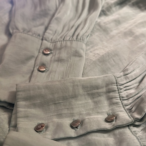 Forever 21, elastic off of the shoulder silk blouse - Picture 2 of 3